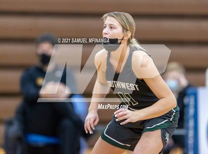 Thumbnail 1 in Fremont @ Lincoln Southwest photogallery.