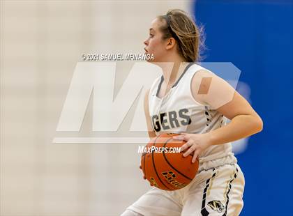 Thumbnail 1 in Fremont @ Lincoln Southwest photogallery.