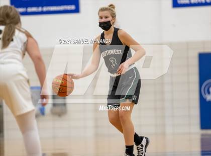 Thumbnail 1 in Fremont @ Lincoln Southwest photogallery.