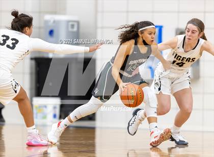 Thumbnail 2 in Fremont @ Lincoln Southwest photogallery.