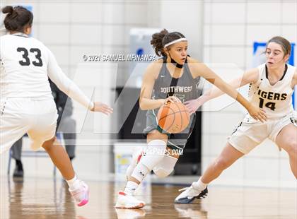 Thumbnail 1 in Fremont @ Lincoln Southwest photogallery.