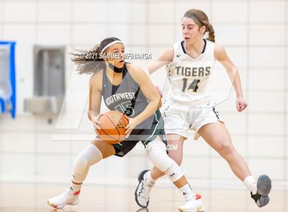 Thumbnail 2 in Fremont @ Lincoln Southwest photogallery.