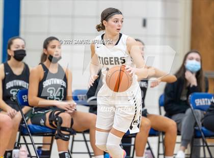 Thumbnail 1 in Fremont @ Lincoln Southwest photogallery.