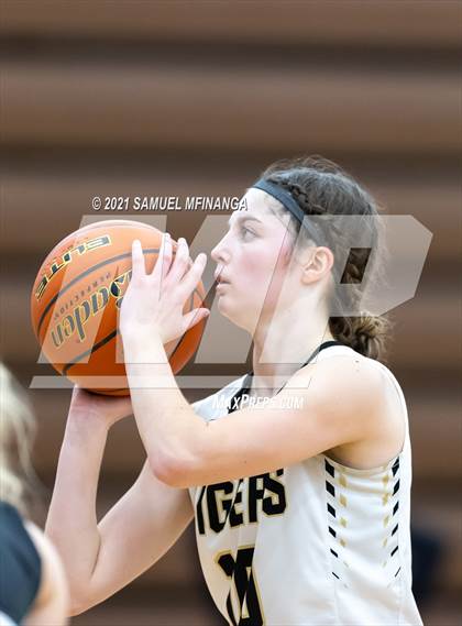 Thumbnail 1 in Fremont @ Lincoln Southwest photogallery.