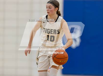 Thumbnail 1 in Fremont @ Lincoln Southwest photogallery.