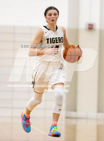 Thumbnail 1 in Fremont @ Lincoln Southwest photogallery.