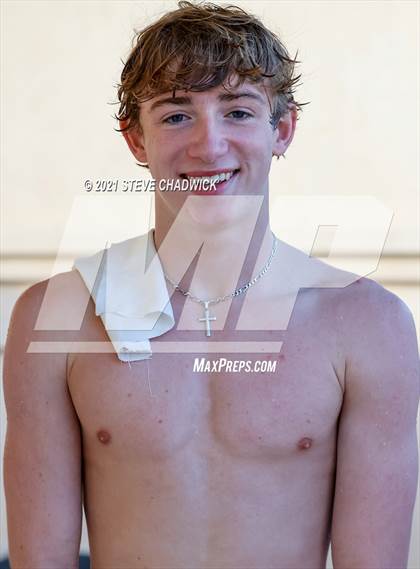 Thumbnail 3 in AIA Division I,III Diving Finals photogallery.
