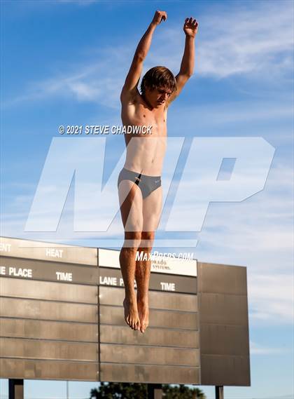 Thumbnail 3 in AIA Division I,III Diving Finals photogallery.
