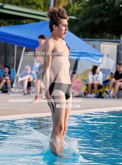 Thumbnail 3 in AIA Division I,III Diving Finals photogallery.