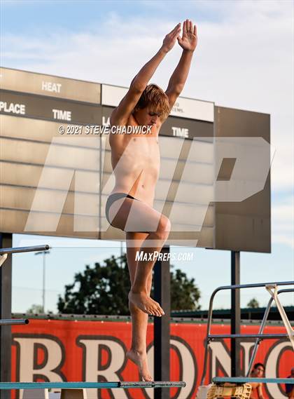 Thumbnail 2 in AIA Division I,III Diving Finals photogallery.