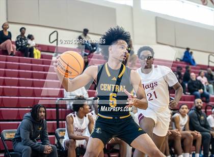 Thumbnail 3 in Central Gwinnett vs. Jackson (Hard In The Paint) photogallery.