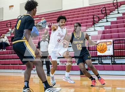 Thumbnail 3 in Central Gwinnett vs. Jackson (Hard In The Paint) photogallery.