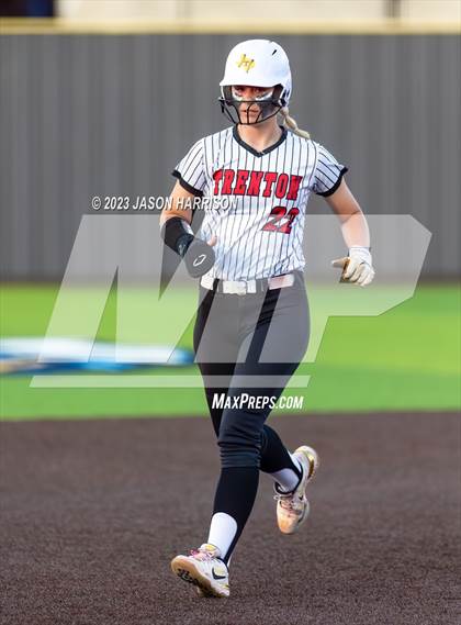 Thumbnail 1 in Trenton @ Muenster (UIL 2A Softball Region 2 Regional Semifinal) photogallery.