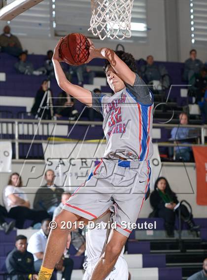 Thumbnail 3 in Christian Brothers vs. El Cerrito (St. Hope Elite Classic) photogallery.