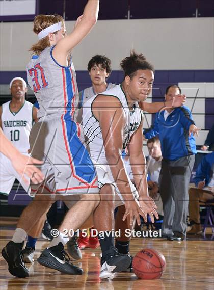 Thumbnail 2 in Christian Brothers vs. El Cerrito (St. Hope Elite Classic) photogallery.