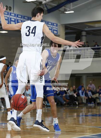 Thumbnail 2 in Hamilton Heights Christian Academy vs McCallie (Dr Pepper TEN Classic) photogallery.
