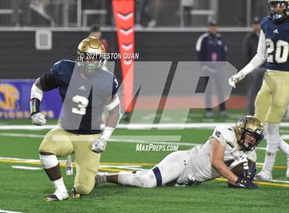 Thumbnail 3 in Central Catholic vs. Mater Dei Catholic (CIF State D2-AA Final) photogallery.