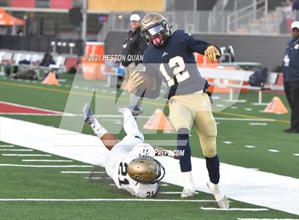 Thumbnail 3 in Central Catholic vs. Mater Dei Catholic (CIF State D2-AA Final) photogallery.