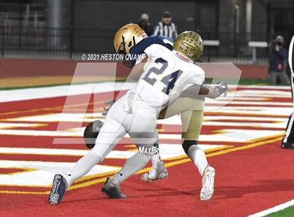 Thumbnail 3 in Central Catholic vs. Mater Dei Catholic (CIF State D2-AA Final) photogallery.