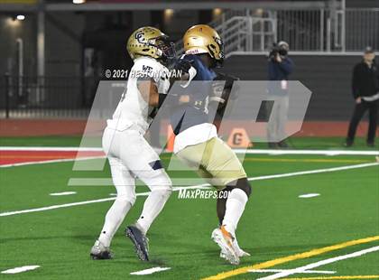 Thumbnail 2 in Central Catholic vs. Mater Dei Catholic (CIF State D2-AA Final) photogallery.