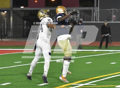 Thumbnail 1 in Central Catholic vs. Mater Dei Catholic (CIF State D2-AA Final) photogallery.