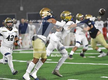 Thumbnail 3 in Central Catholic vs. Mater Dei Catholic (CIF State D2-AA Final) photogallery.