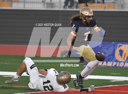 Thumbnail 2 in Central Catholic vs. Mater Dei Catholic (CIF State D2-AA Final) photogallery.