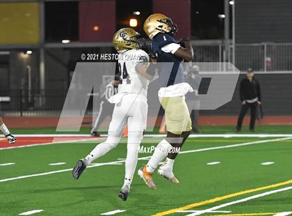 Thumbnail 3 in Central Catholic vs. Mater Dei Catholic (CIF State D2-AA Final) photogallery.