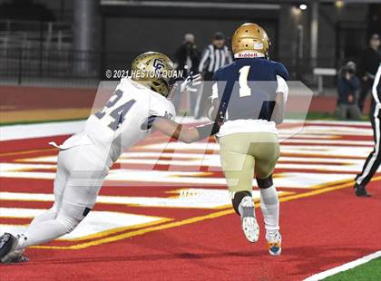 Thumbnail 2 in Central Catholic vs. Mater Dei Catholic (CIF State D2-AA Final) photogallery.