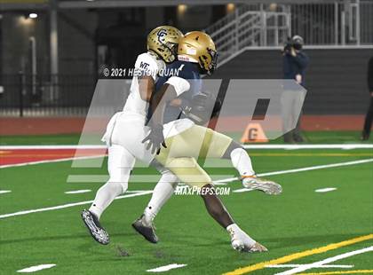 Thumbnail 3 in Central Catholic vs. Mater Dei Catholic (CIF State D2-AA Final) photogallery.
