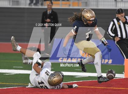 Thumbnail 3 in Central Catholic vs. Mater Dei Catholic (CIF State D2-AA Final) photogallery.