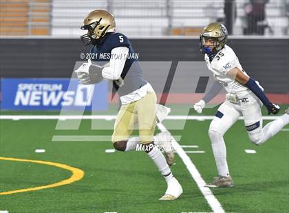 Thumbnail 3 in Central Catholic vs. Mater Dei Catholic (CIF State D2-AA Final) photogallery.