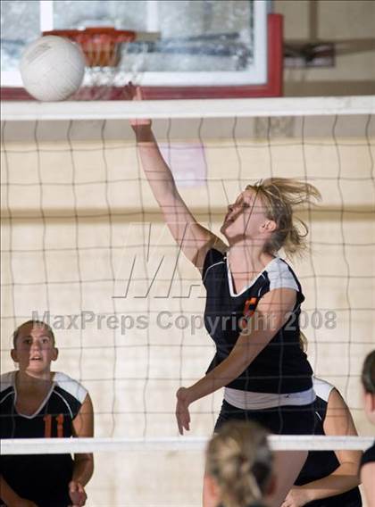 Thumbnail 2 in Pitman vs Summerville (Oakdale Invitational) photogallery.