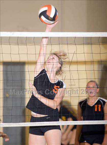 Thumbnail 2 in Pitman vs Summerville (Oakdale Invitational) photogallery.