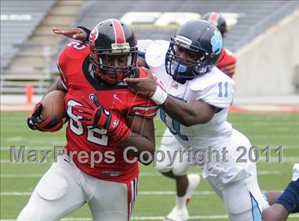 Thumbnail 2 in Camden County vs. Glenville (Kirk Herbstreit National Kickoff Classic) photogallery.