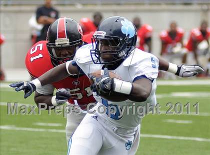 Thumbnail 2 in Camden County vs. Glenville (Kirk Herbstreit National Kickoff Classic) photogallery.