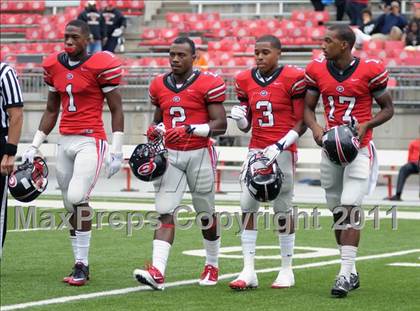 Thumbnail 2 in Camden County vs. Glenville (Kirk Herbstreit National Kickoff Classic) photogallery.