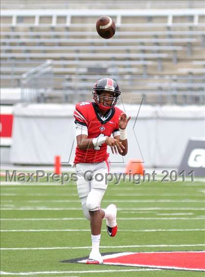 Thumbnail 1 in Camden County vs. Glenville (Kirk Herbstreit National Kickoff Classic) photogallery.