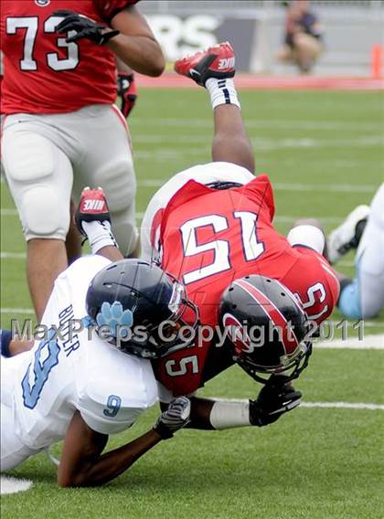 Thumbnail 2 in Camden County vs. Glenville (Kirk Herbstreit National Kickoff Classic) photogallery.