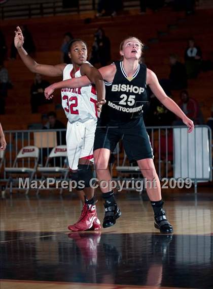 Thumbnail 3 in Bishop Montgomery vs. Great Oak (Ayala Best of the West) photogallery.