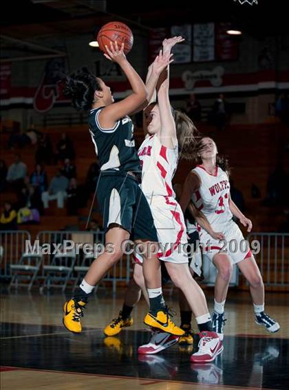 Thumbnail 3 in Bishop Montgomery vs. Great Oak (Ayala Best of the West) photogallery.