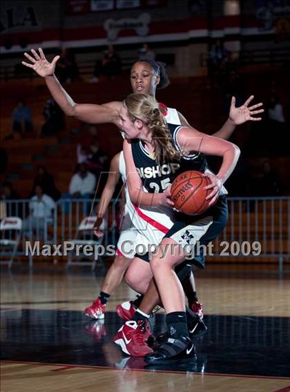 Thumbnail 3 in Bishop Montgomery vs. Great Oak (Ayala Best of the West) photogallery.