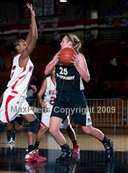 Thumbnail 2 in Bishop Montgomery vs. Great Oak (Ayala Best of the West) photogallery.