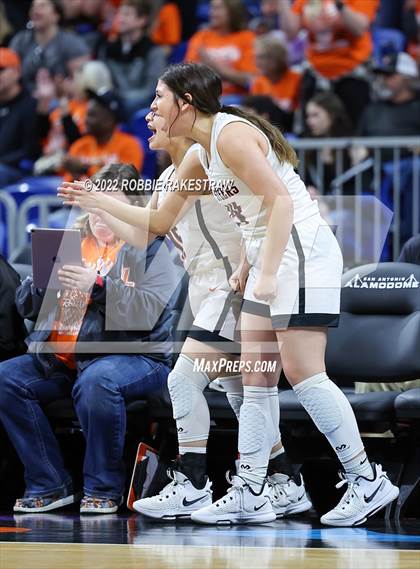 Thumbnail 1 in Robert Lee vs. Neches (UIL 1A State Semifinal) photogallery.