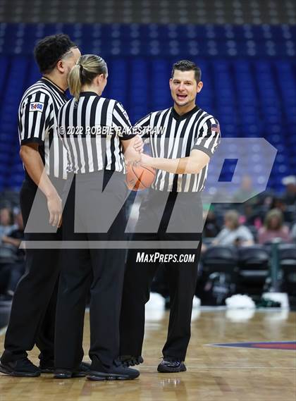 Thumbnail 1 in Robert Lee vs. Neches (UIL 1A State Semifinal) photogallery.
