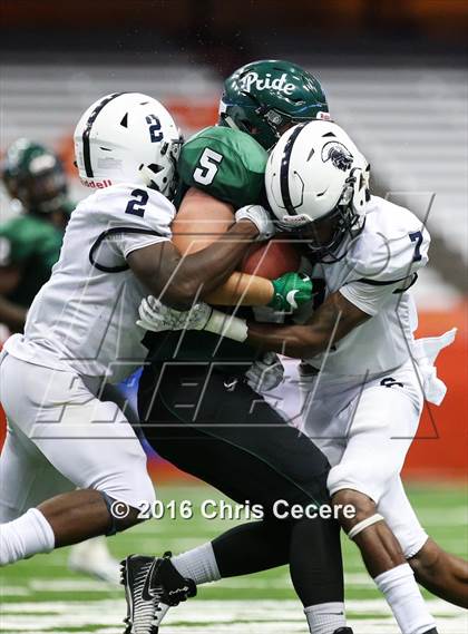 Thumbnail 3 in Fayetteville-Manlius vs. Gates Chili (Kickoff Classic) photogallery.