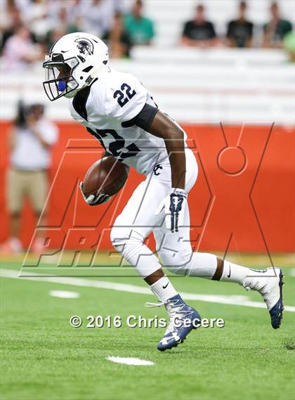 Thumbnail 2 in Fayetteville-Manlius vs. Gates Chili (Kickoff Classic) photogallery.
