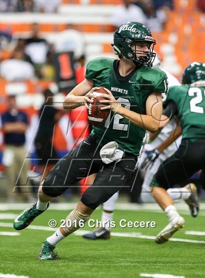 Thumbnail 2 in Fayetteville-Manlius vs. Gates Chili (Kickoff Classic) photogallery.