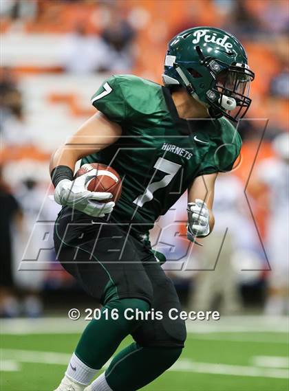 Thumbnail 3 in Fayetteville-Manlius vs. Gates Chili (Kickoff Classic) photogallery.