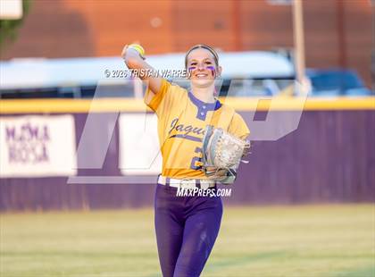 Thumbnail 2 in DeSoto Central vs. Oxford photogallery.